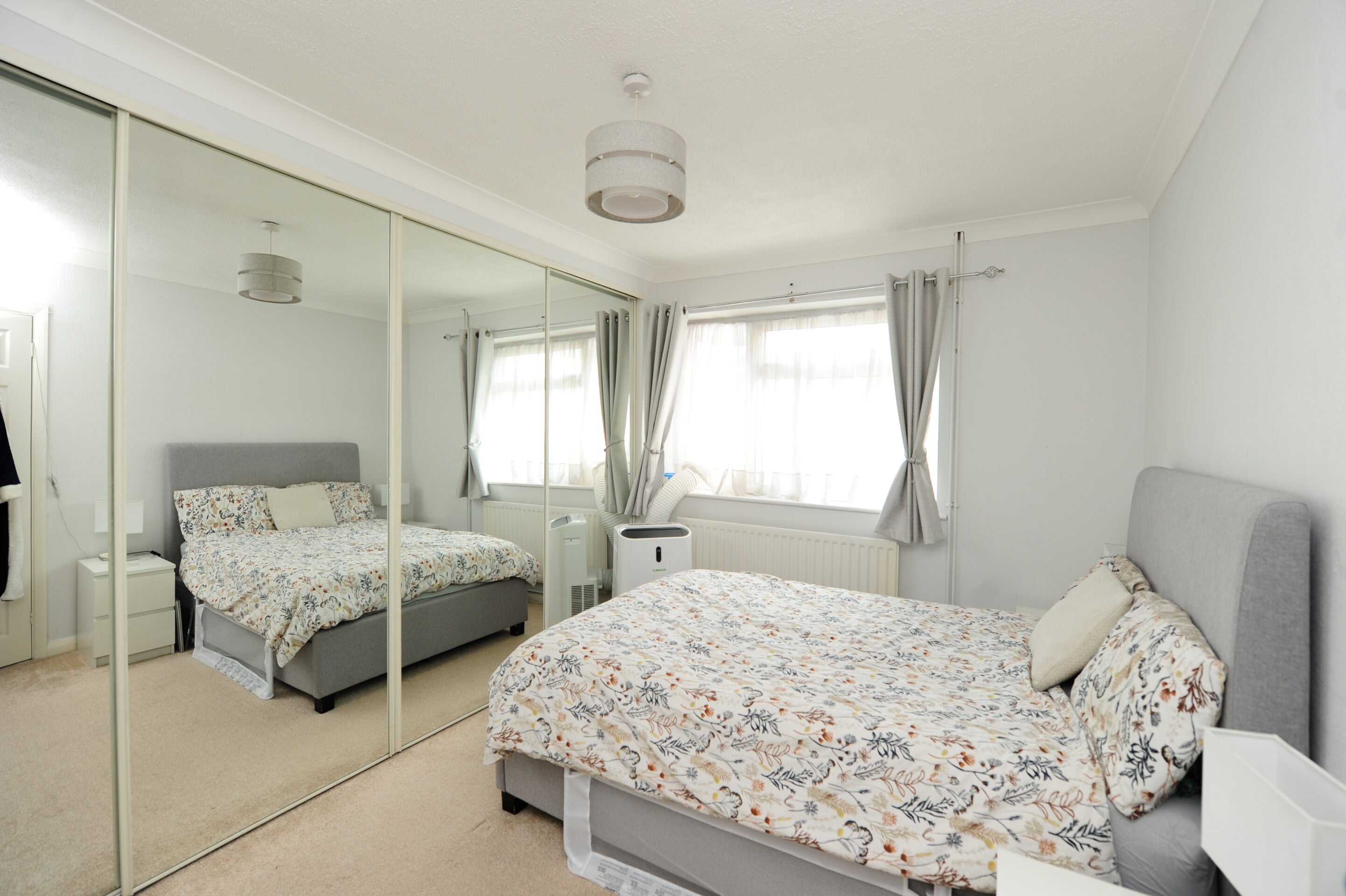 Flat Great Central Avenue in Greater London