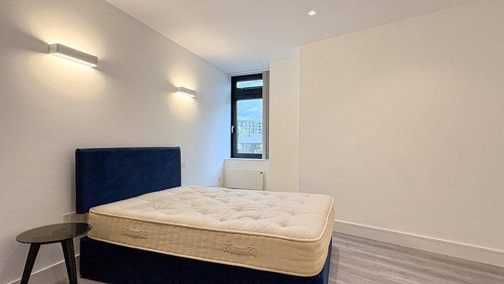 Flat Great West Road in Greater London