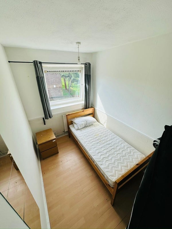 Room Arabella Drive in Greater London