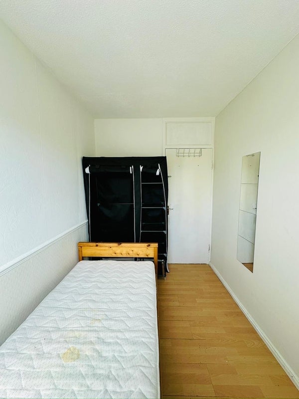 Room Arabella Drive in Greater London