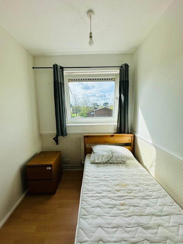 Room Arabella Drive in Greater London