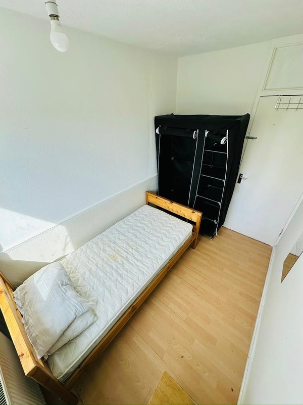 Room Arabella Drive in Greater London