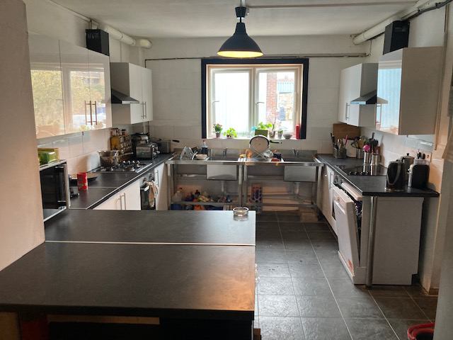 Room Eade Road in Greater London