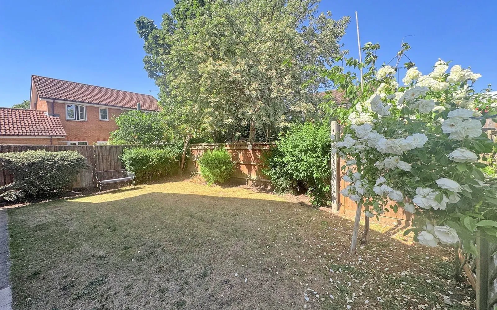Flat Sullivan's Reach in Elmbridge