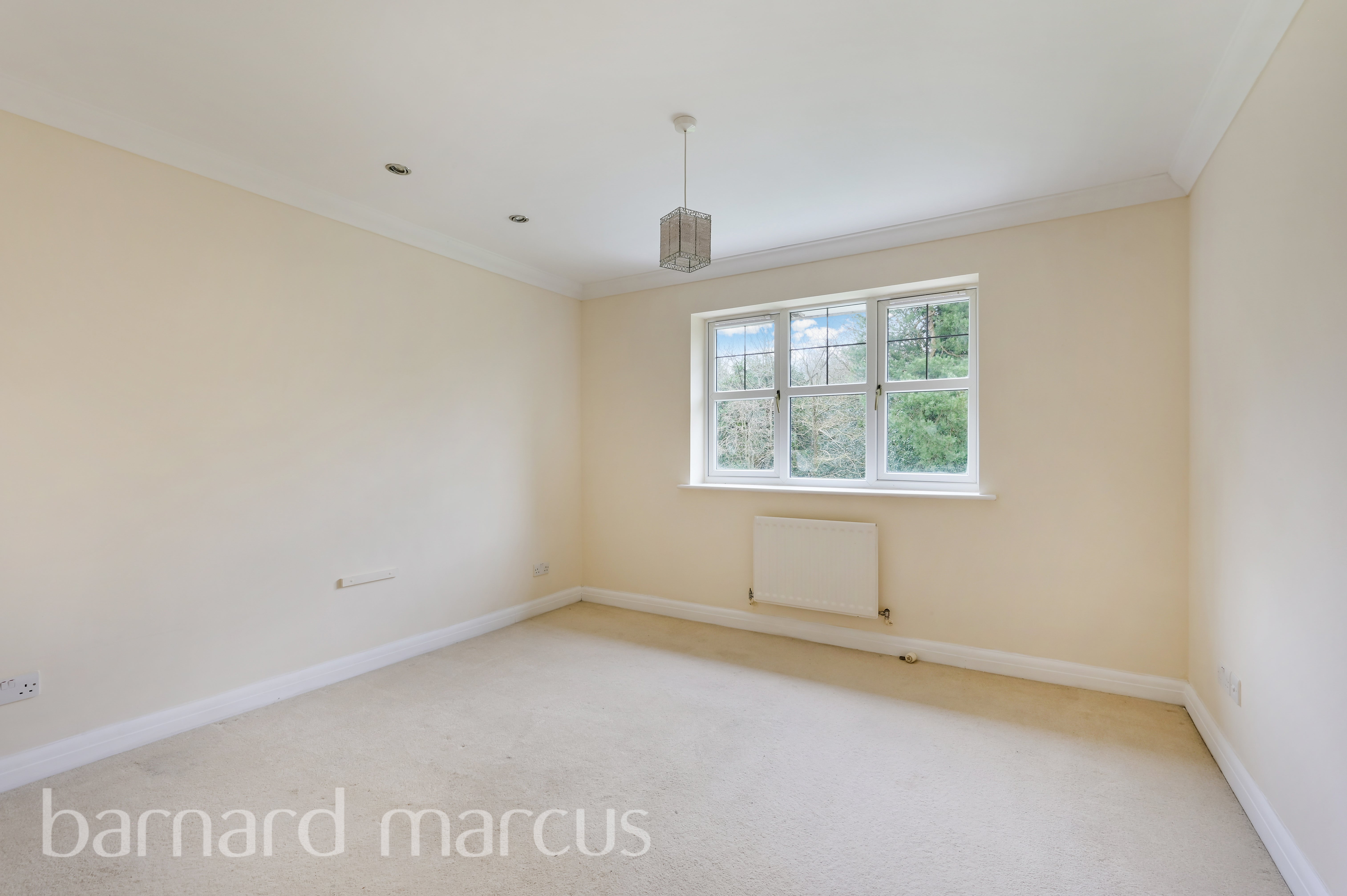 House Heathside Place in Reigate and Banstead