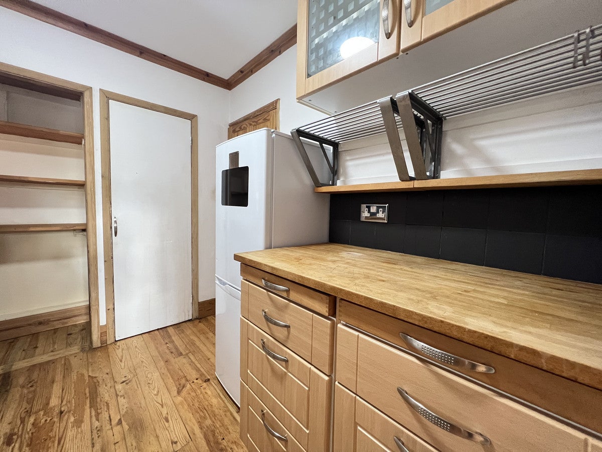Flat Lansdowne Road in Greater London
