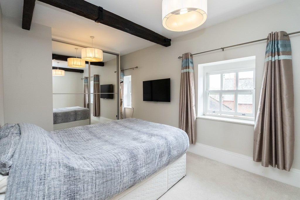 Flat Parsonage Square in Mole Valley