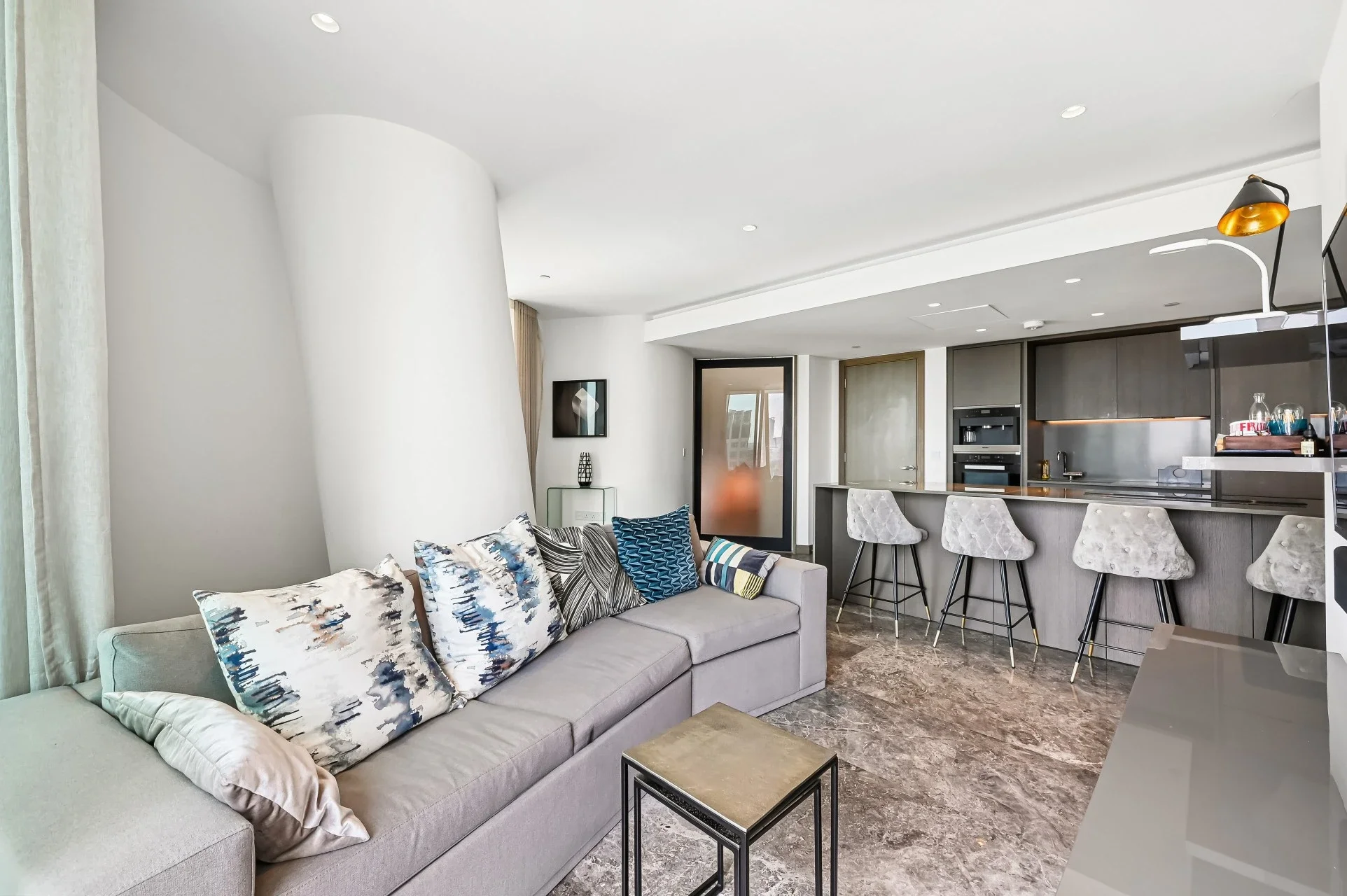 Flat Blackfriars Road in Greater London