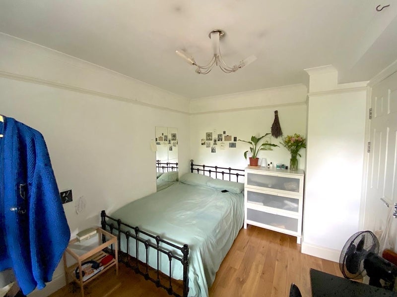 Flat Pelter Street in Greater London