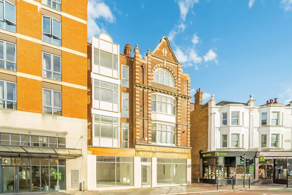 Flat High Street in Greater London