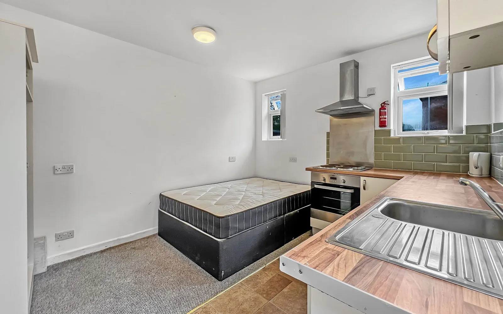 Flat Holyhead Road in Coventry