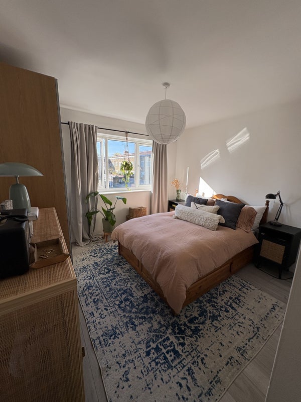 Room Riley Street in Greater London