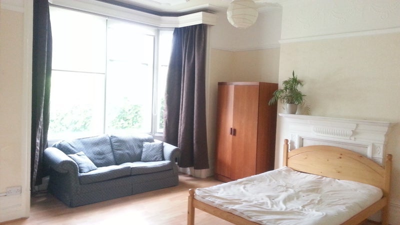 Flat Ninian Road in Cardiff