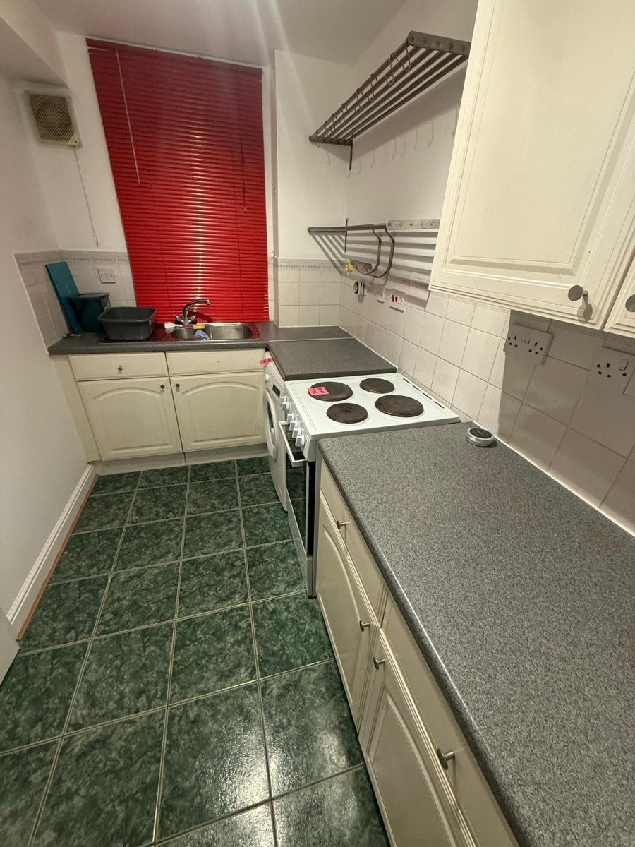 Flat Cherry Blossom Close in Greater London
