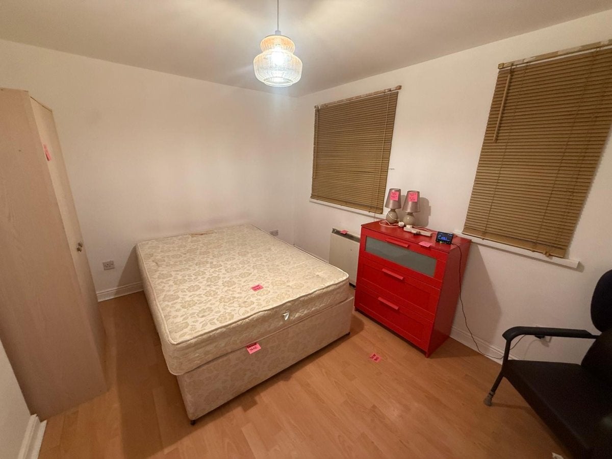 Flat Cherry Blossom Close in Greater London