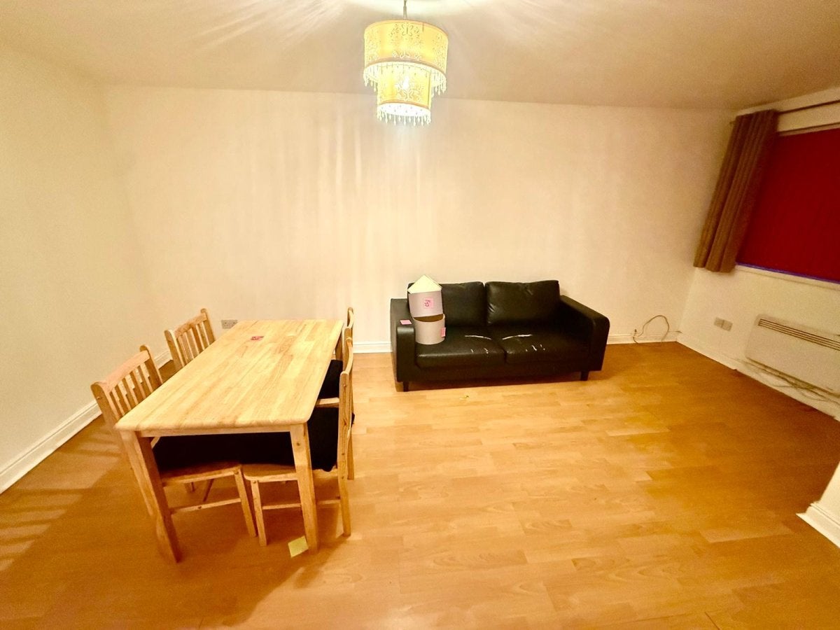 Flat Cherry Blossom Close in Greater London