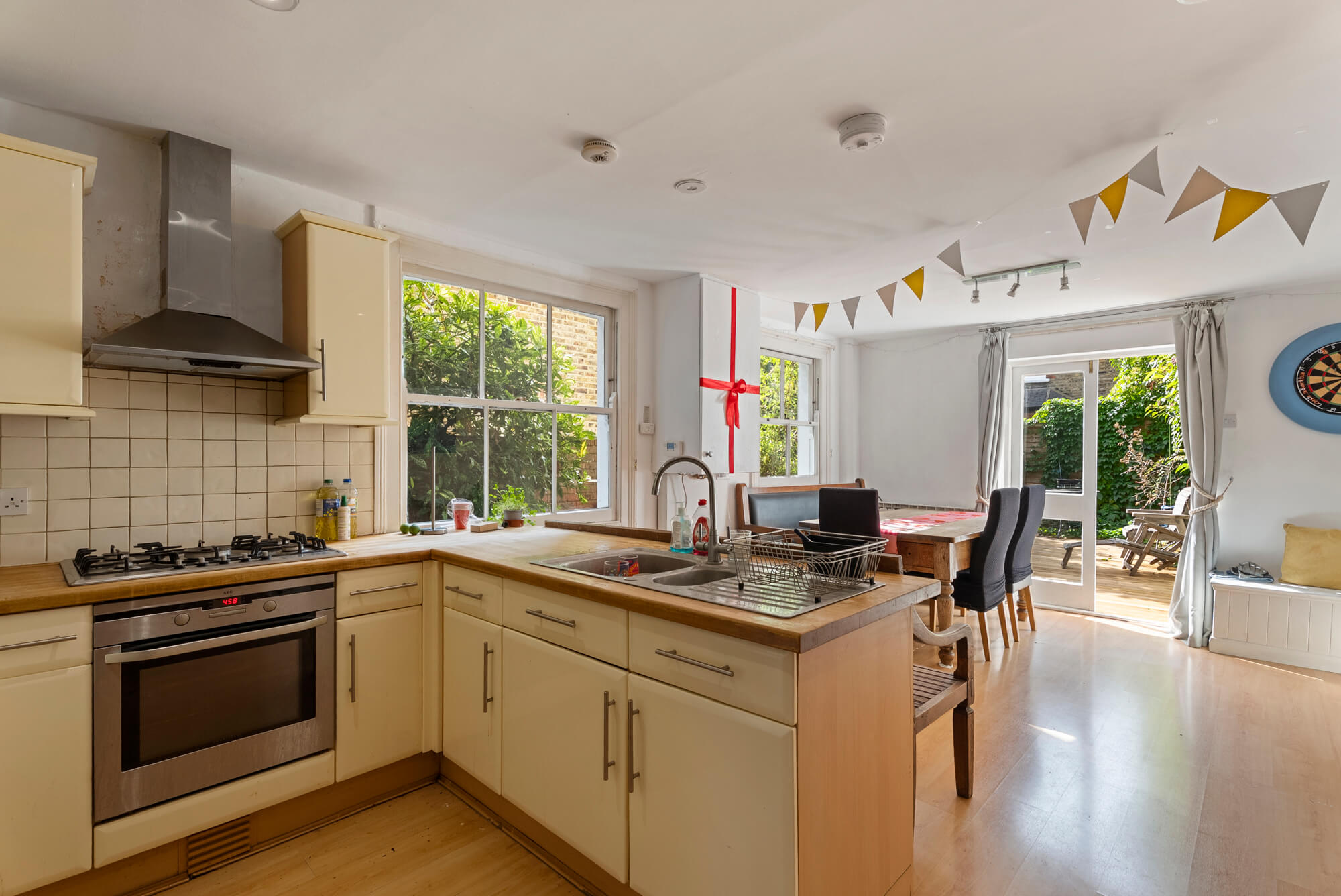 House Lessar Avenue in Greater London