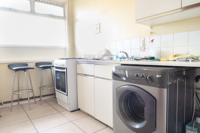 Room Whitechapel Road in Greater London