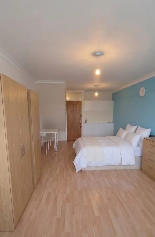 Room Whitechapel Road in Greater London