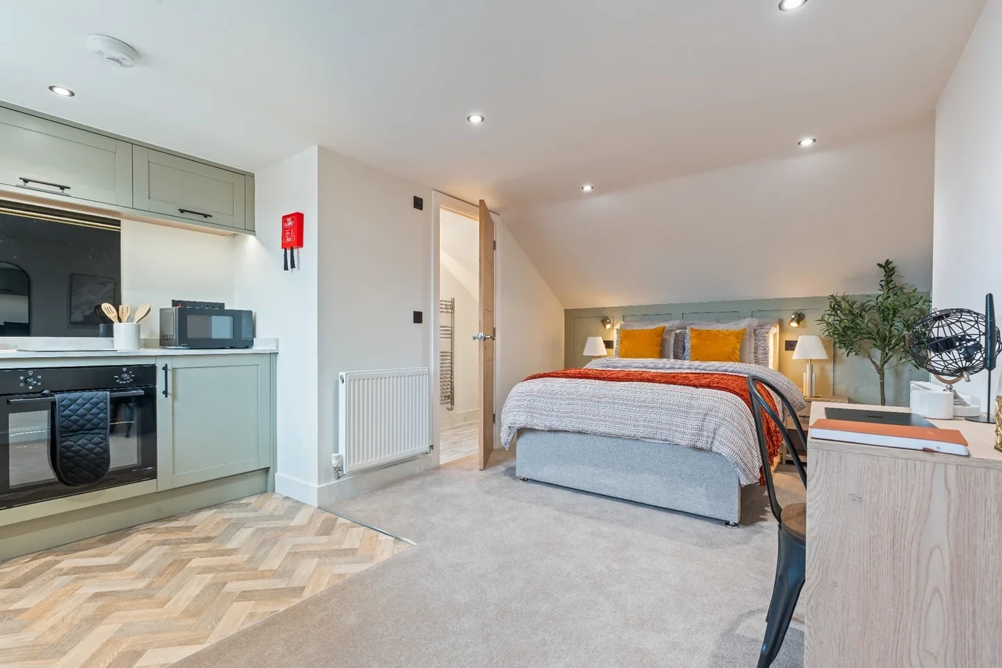 Room Hythe Road in Swindon