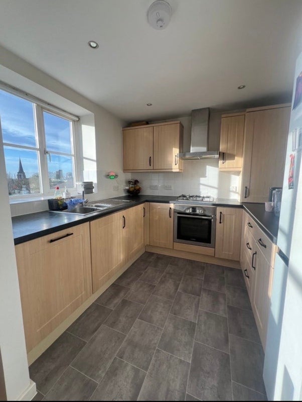 Room Moreton Road in Greater London