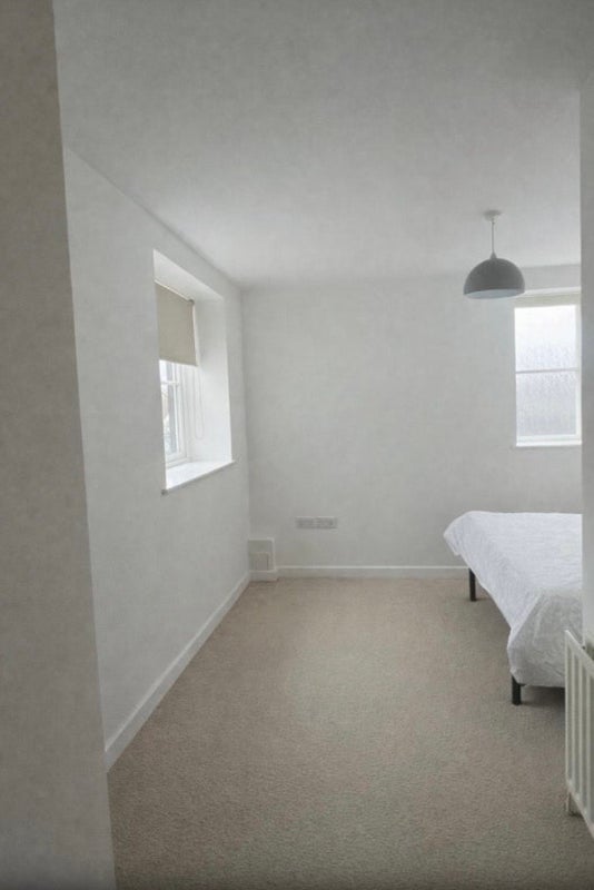 Room Moreton Road in Greater London
