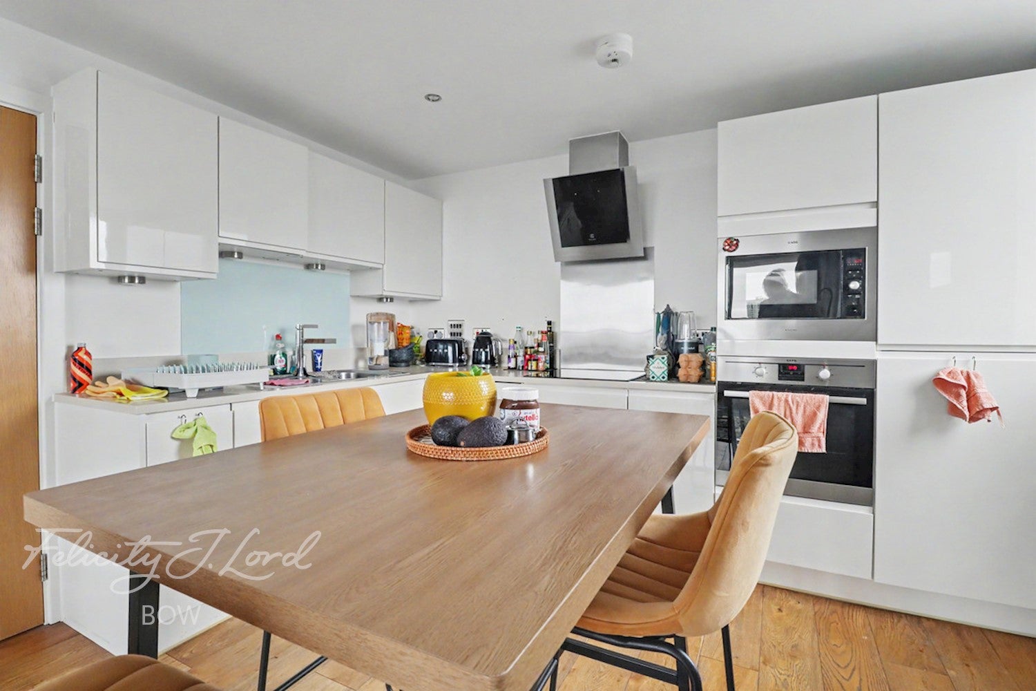 Flat Rainhill Way in Greater London