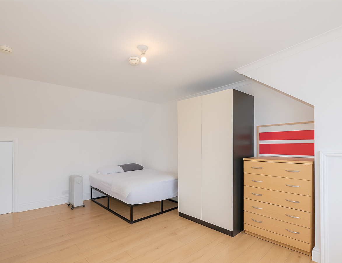 Flat Mazenod Avenue in Greater London