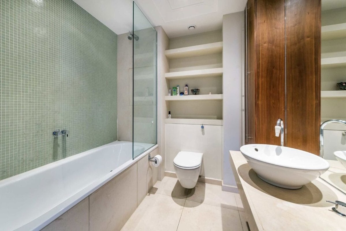 Flat Fairmont Avenue in Greater London