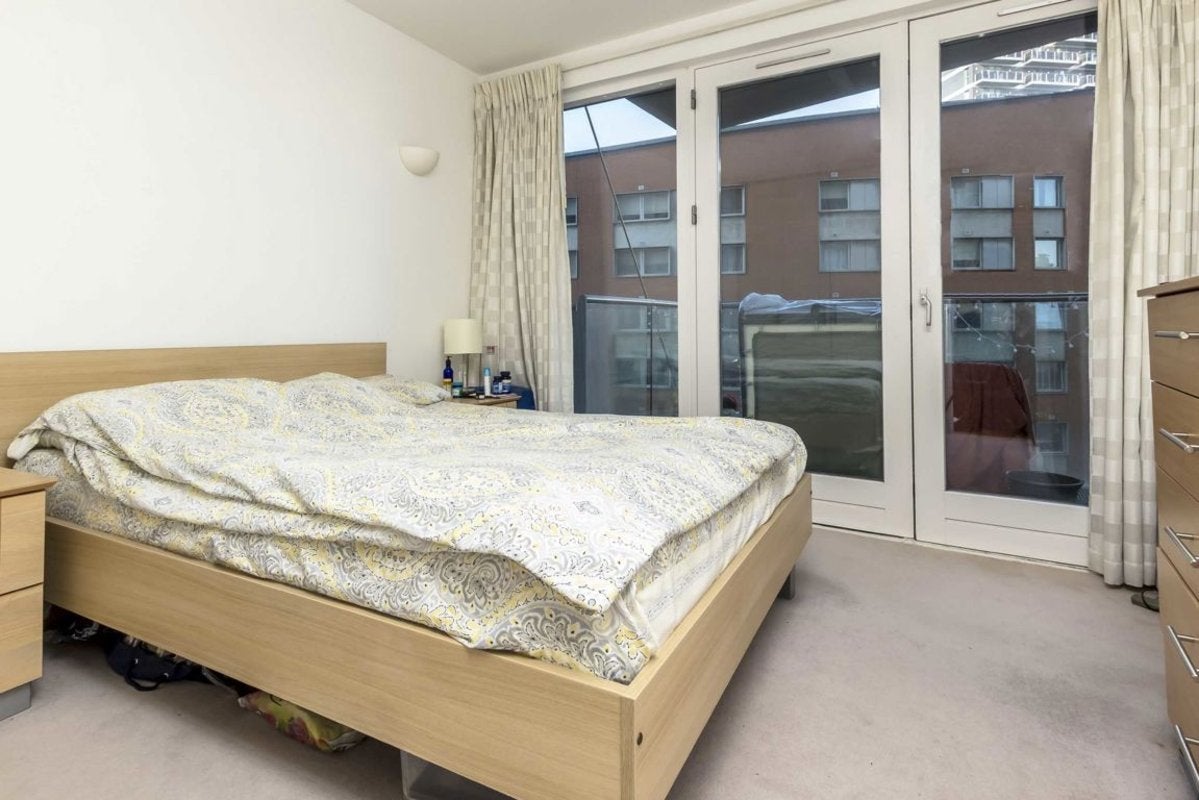 Flat Fairmont Avenue in Greater London