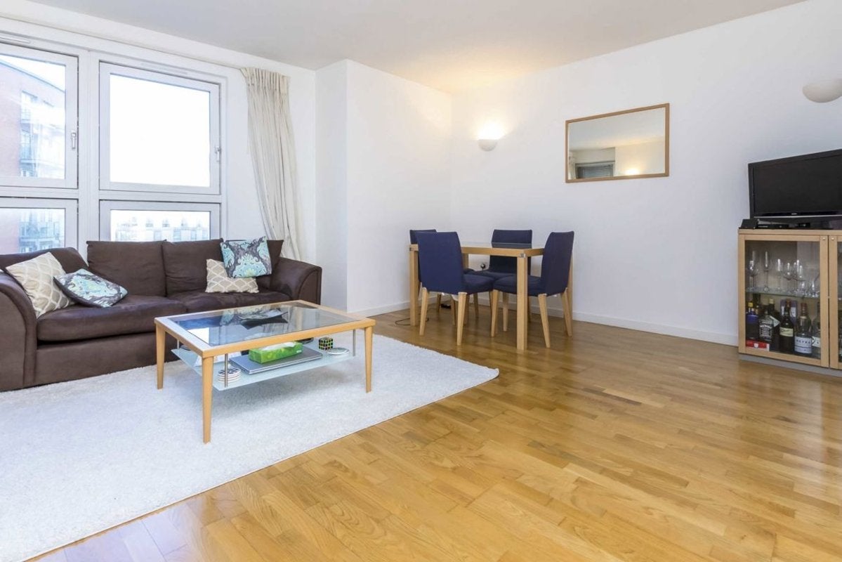 Flat Fairmont Avenue in Greater London