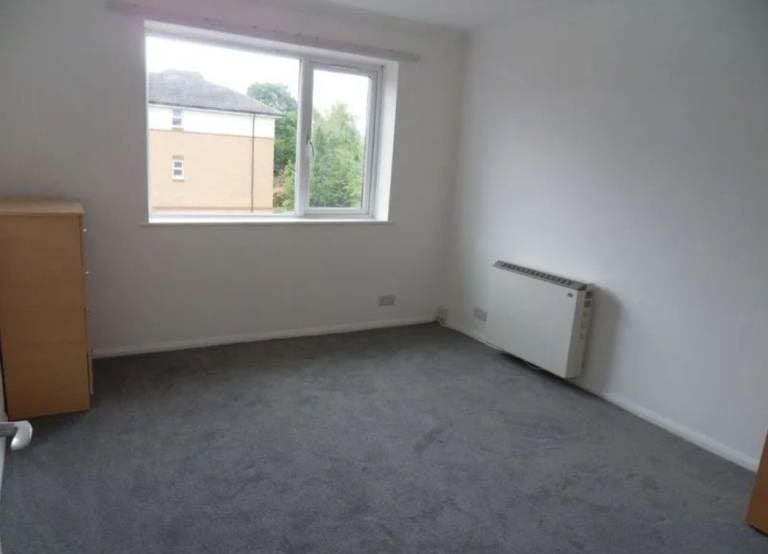 Flat Collapit Close in Greater London