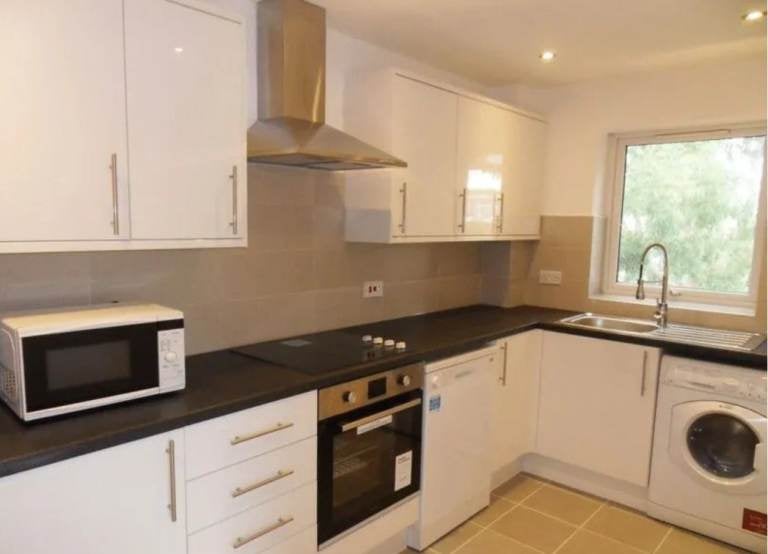 Flat Collapit Close in Greater London