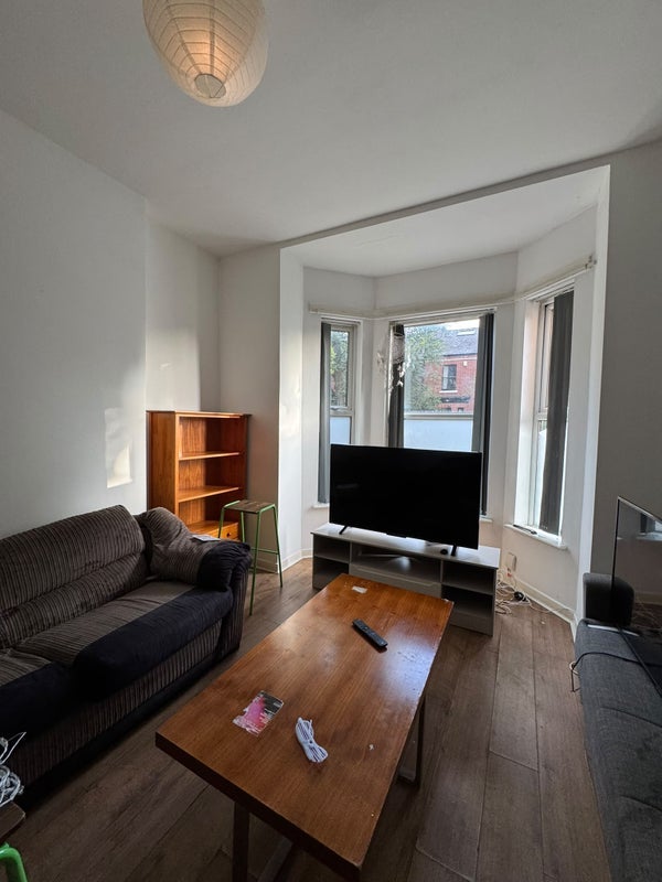 Room Victoria Grove in Manchester
