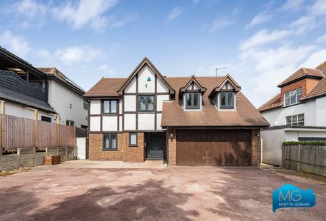 House Watford Way in Greater London