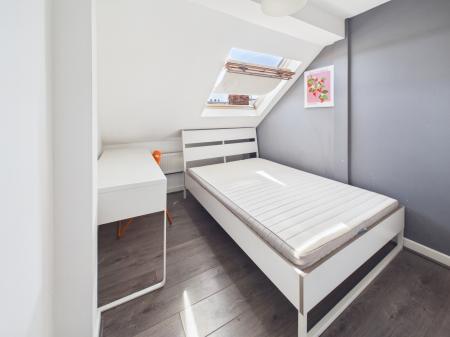 Room Arnside Road in Liverpool