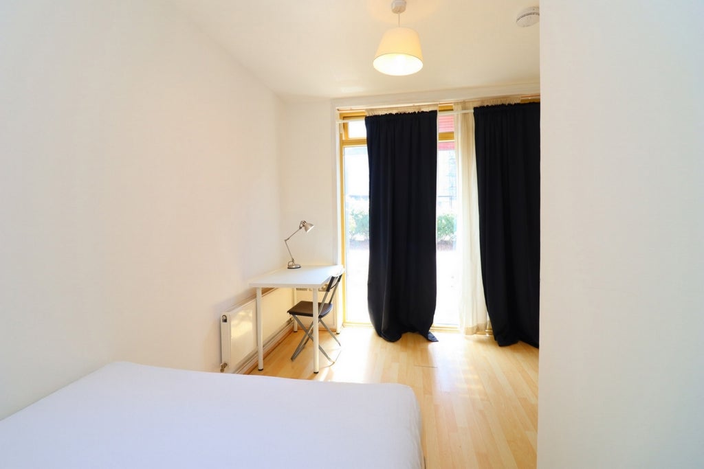 Room Globe Road in Greater London