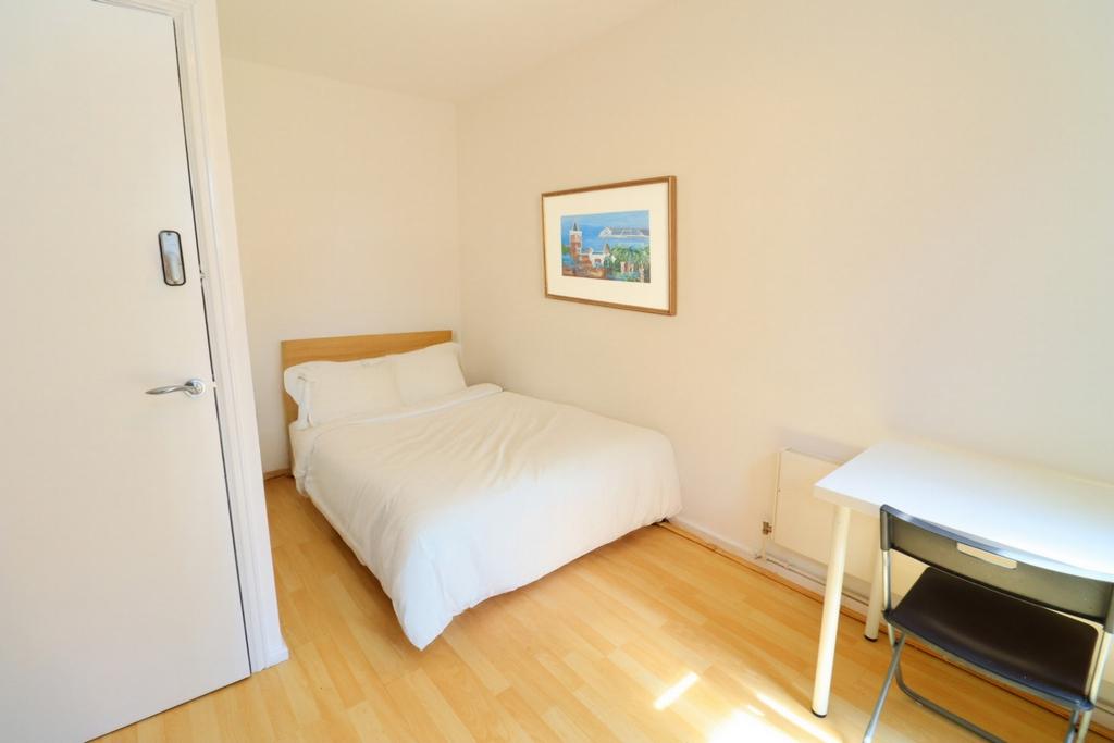 Room Globe Road in Greater London