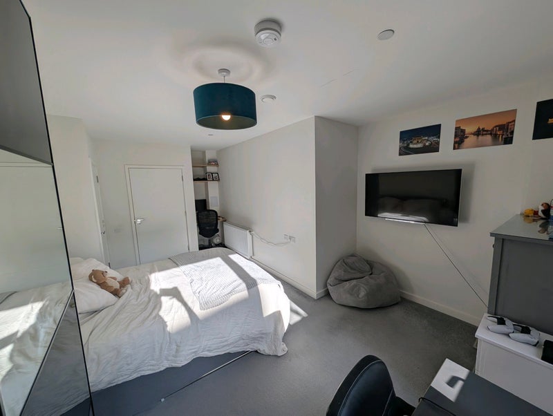 Room Moriatry Close in Greater London