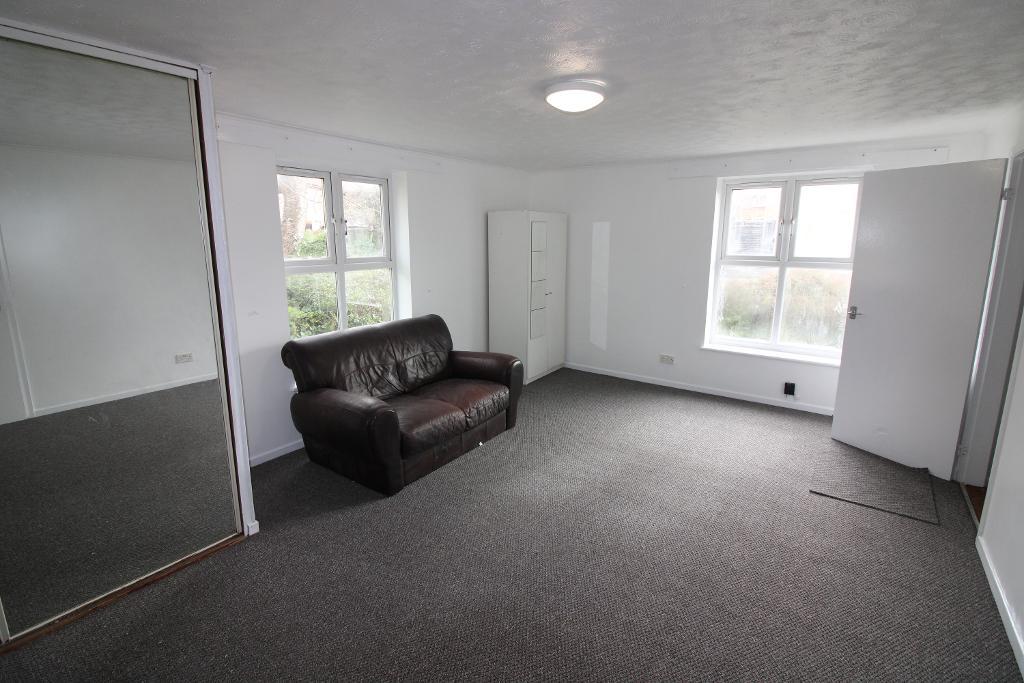 Flat Studley Knapp in Milton Keynes
