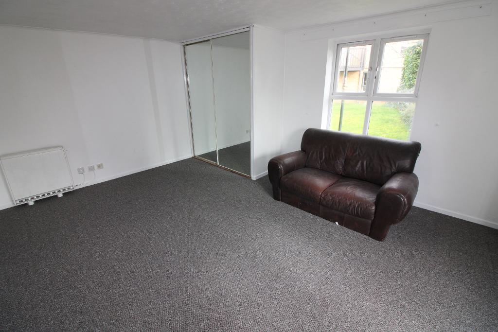 Flat Studley Knapp in Milton Keynes