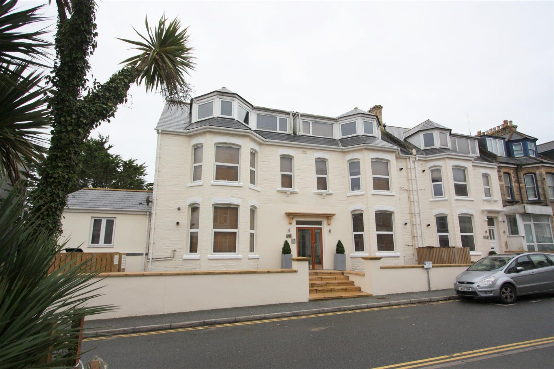 Flat Station Approach in Newquay