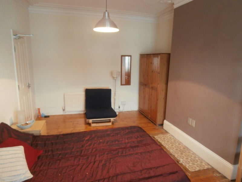 Room Woodbine Street in Gateshead
