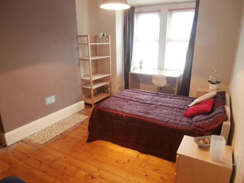 Room Woodbine Street in Gateshead