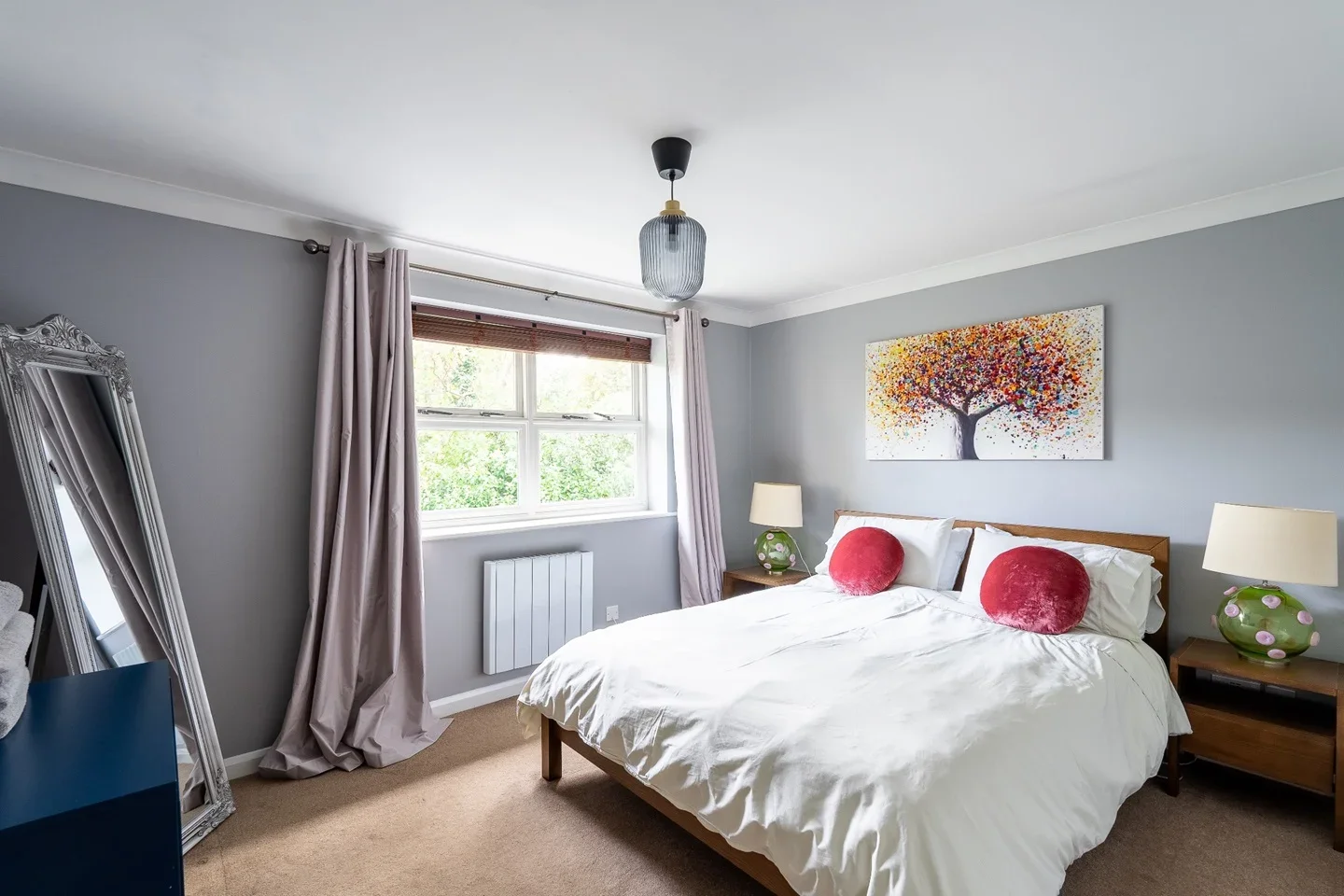 Flat Fairfax Road in Greater London