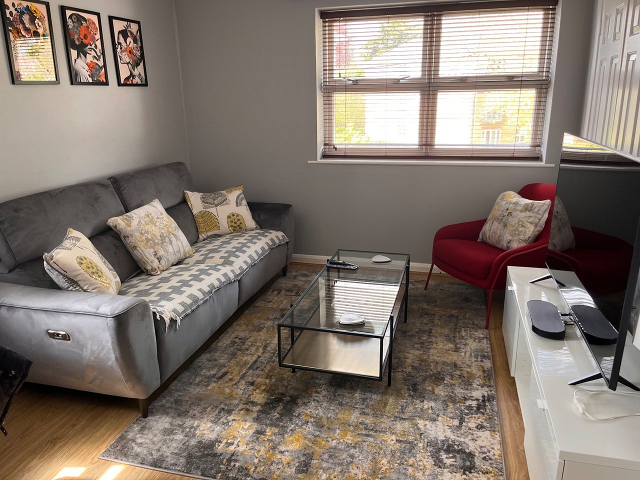 Flat Fairfax Road in Greater London