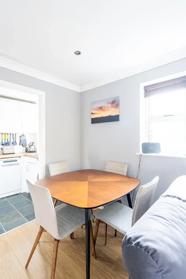 Flat Fairfax Road in Greater London