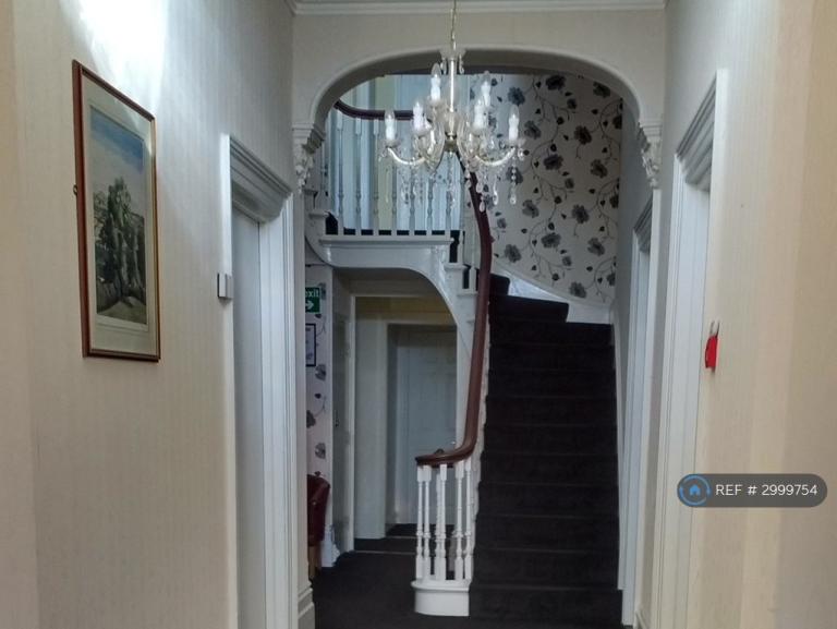 Room Crescent Road in Ipswich