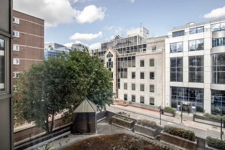 Flat Mansell Street in City of London