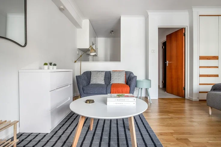 Flat Mansell Street in City of London